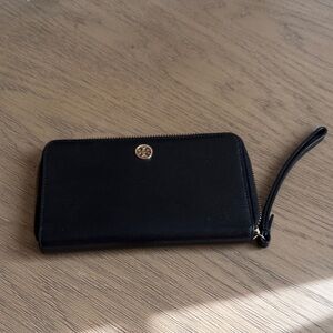 Tory Burch Robinson Black Leather Wristlet Wallet